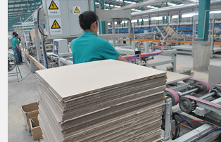 新浪家居評測團走進冠軍磁磚工廠 揭秘高品質磁磚的制造工藝